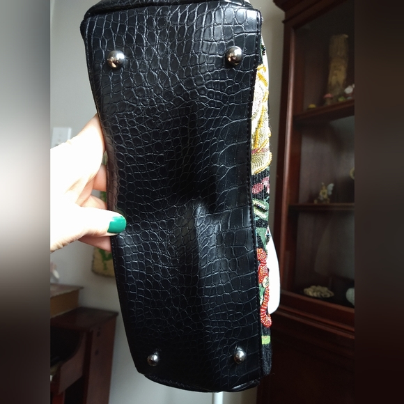 Mellow World beaded floral multi strap cross body purse - Picture 8 of 13